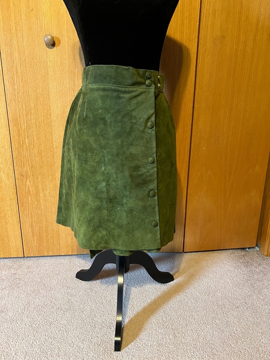 Dresses & Skirts - Genuine Green suede wrap skirt. Sz.s/m. Covered snaps.